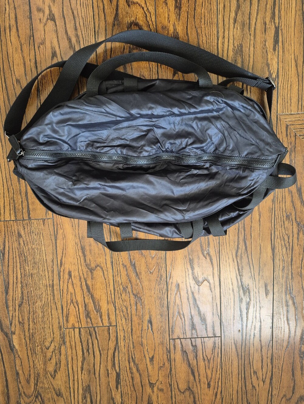Guess Bag - Large, Black, Great for Travel - Picture 3 of 6